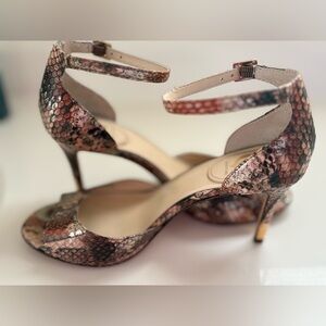 Signature Vero Couio Snakeskin Open-Toe Heels with gold detail on heels size 8